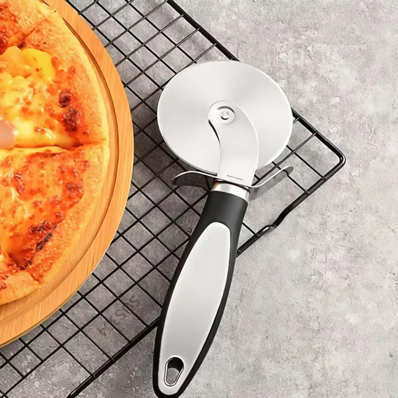 Stainless Steel Pizza Cutter - 360° Rolling Blade with Finger Guard